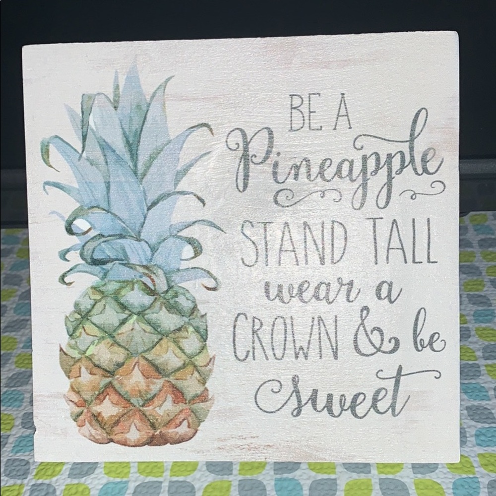 Pineapple decor NWT